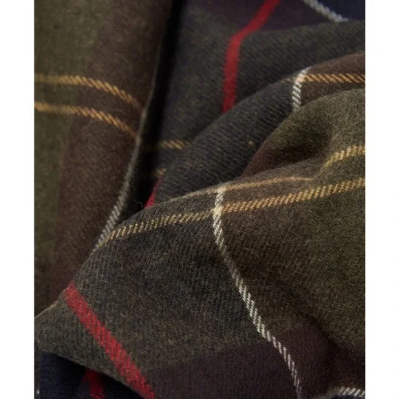 NWTs Barbour Hailes Tartan Scarf/Wrap — Classic Tartan - Picture 10 of 11
